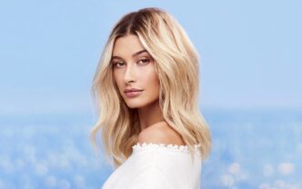 Kosmetyczna marka Hailey Bieber (na zdjęciu) przejęta za 1 mld dol.