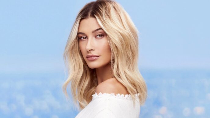 Kosmetyczna marka Hailey Bieber (na zdjęciu) przejęta za 1 mld dol.