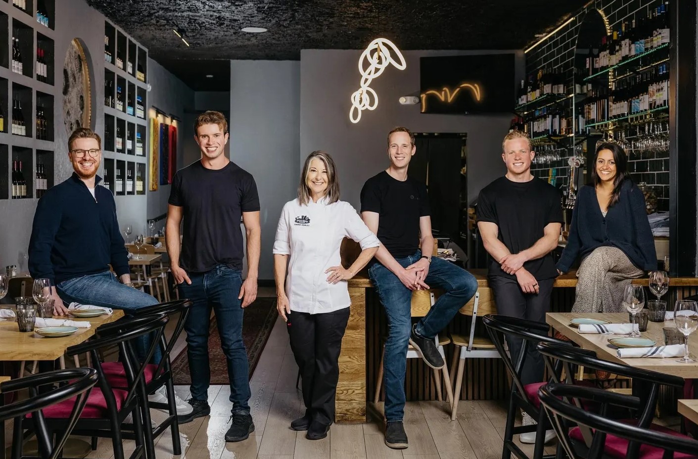 Dyrektor generalny i współzałożyciel Adam Guild, który jest zarówno Thiel Fellow, jak i absolwentem Forbes 30 under 30, po raz pierwszy założył Owner, wówczas nazywany Placepull, w 2018 roku po tym, jak stworzył stronę internetową, aby wesprzeć firmę zajmującą się pielęgnacją psów prowadzoną przez jego matkę / Fot. Boris Zharkov Photography 2023