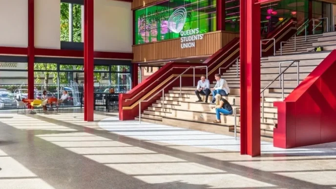 Knauf Ceiling Solutions podpowiada, jak projektować z myślą o neuroróżnorodności