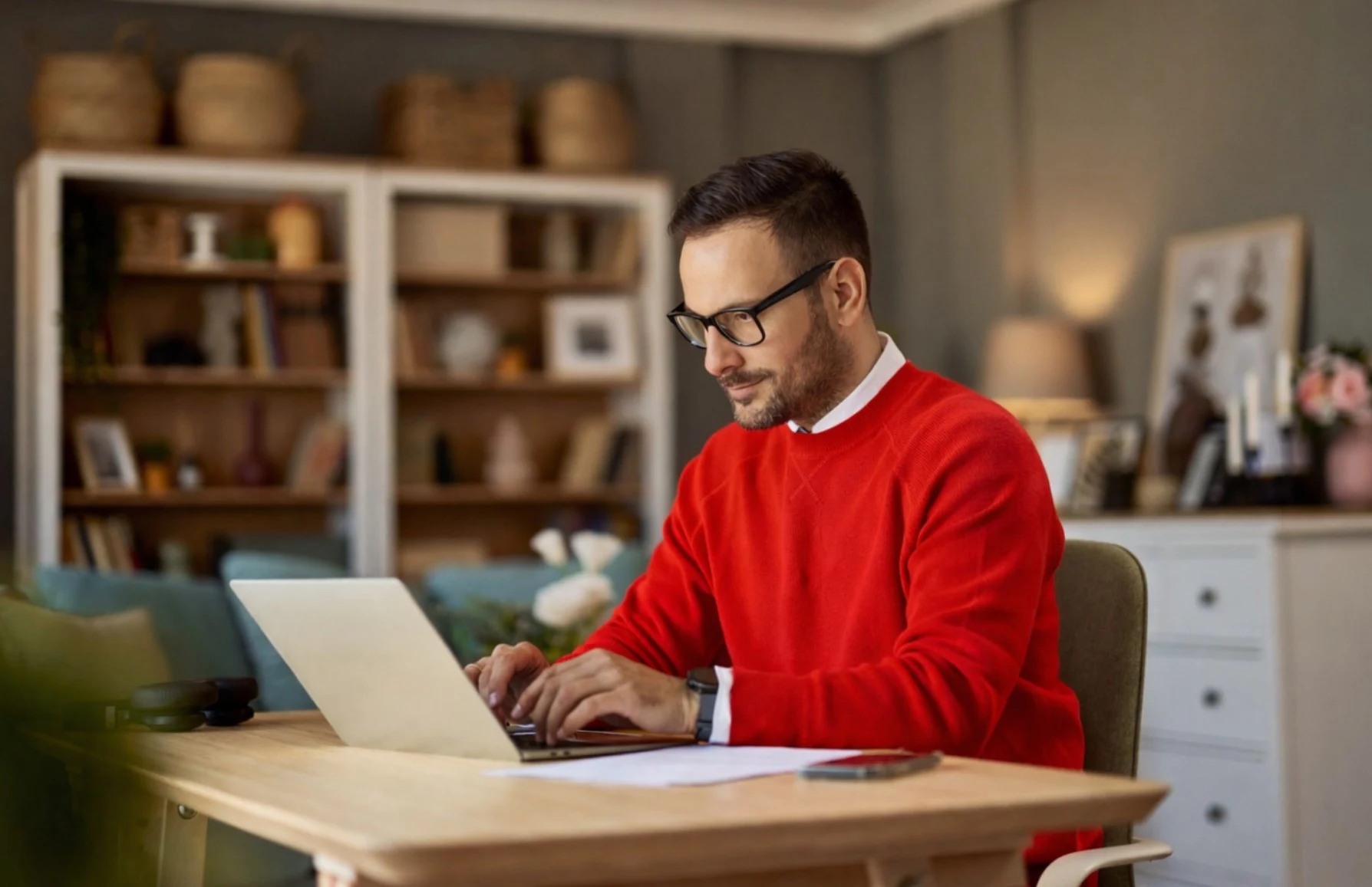 Praca zdalna, biuro a samotność. Jak mądrze projektować przyszłość pracy