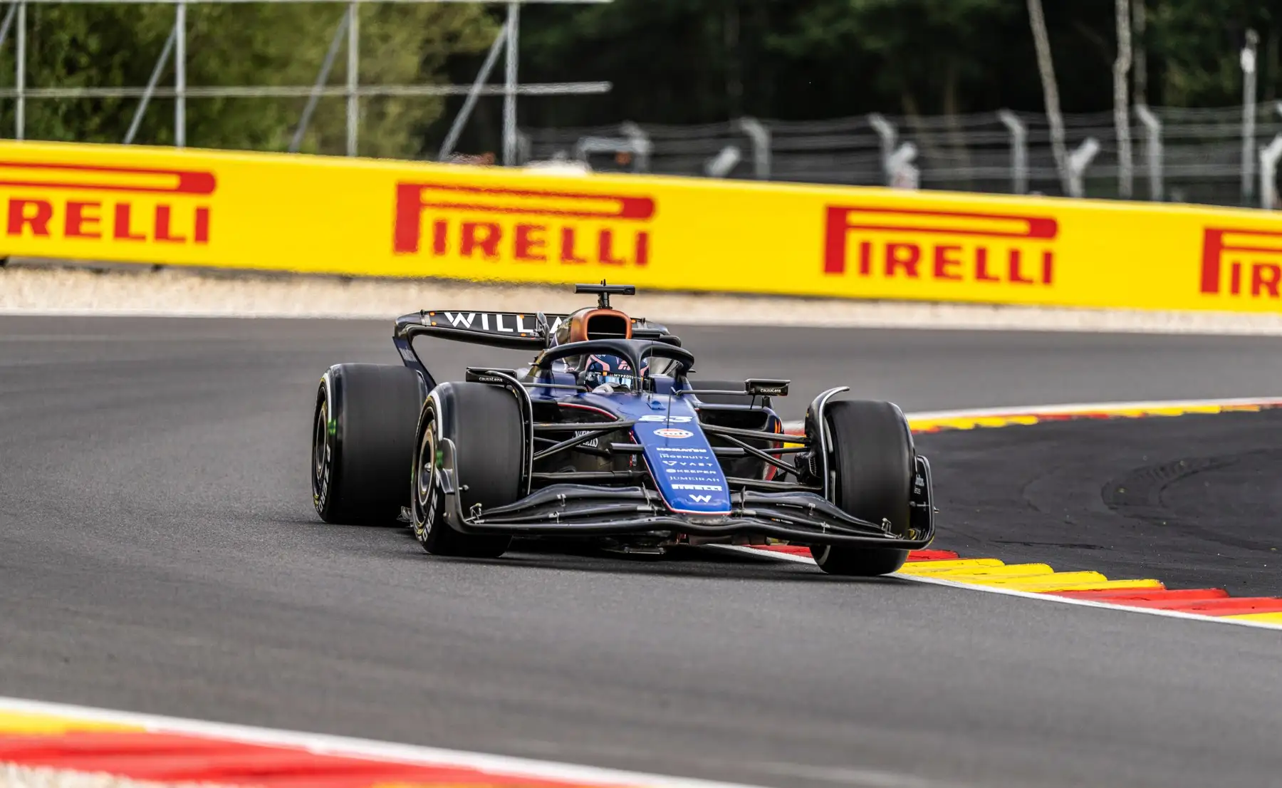 Jak Formuła 1 pompuje wartość Pirelli. Od "niedzieli na torze" do inteligentnych opon na co dzień