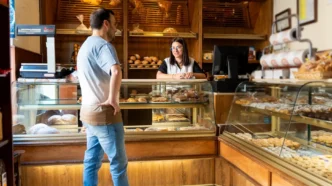 Franczyza piekarnia. Co warto wiedzieć o takim biznesie? / Fot. Alfonso Soler, Shutterstock.com