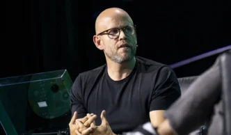 Spotify między buntem artystów a zmęczeniem algorytmami. Nowi prezesi stawiają na AI