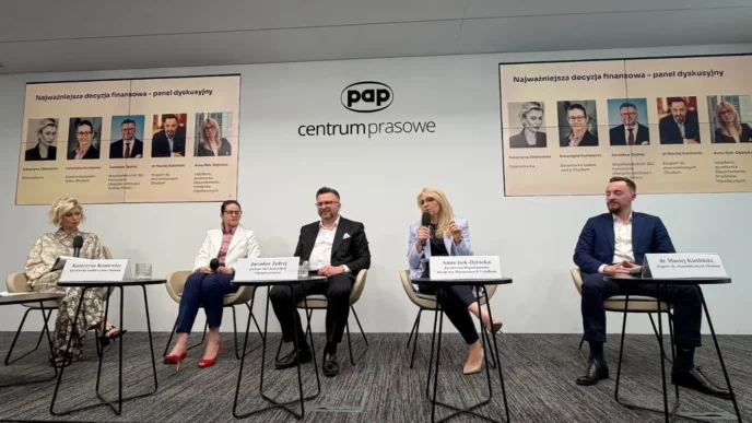 Na zdjęciu od lewej: Katarzyna Zdanowicz, dziennikarka, Katarzyna Kuniewicz, ekonomista, dyrektorka badań rynku Otodom, Jarosław Jędrej, współwłaściciel J&J Kancelaria Ubezpieczeniowa, partner Allianz, Anna Rek-Dębicka, dyrektorka departamentu kredytów hipotecznych w VeloBank, Maciej Kietliński, doktor ekonomii Szkoły Głównej Handlowej w Warszawie, ekspert ds. ekonomicznych Otodom / Fot. BGR