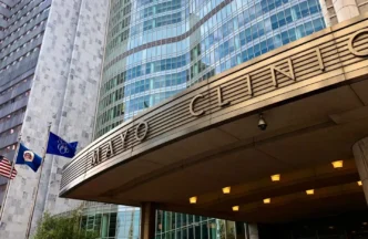Mayo Clinic wdraża sztuczną inteligencję / Fot. AFP