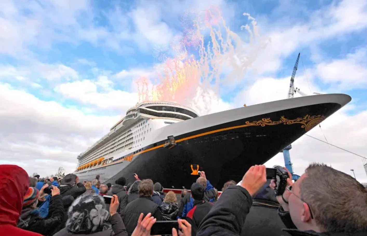 Wodowanie statku Disney Cruise Line „Disney Dream” w stoczni Meyer Werft w Niemczech, 8 stycznia 2012 r. / Fot. AFP/East News