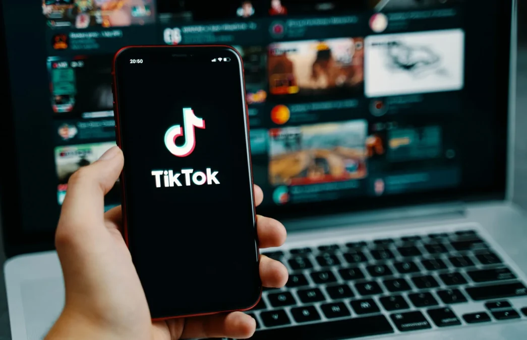TikTok Shop zmienia rolę social mediów. Marki mogą sprzedawać tam, gdzie powstaje potrzeba zakupu