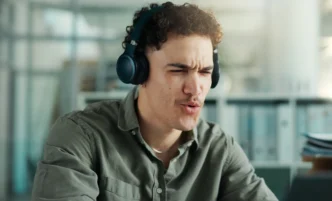 Dziewięciu na dziesięciu badanych czuje się pewnie podczas korzystania z AI. Ale jest pewien problem / Fot. Shutterstock