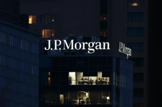 JPMorgan uważa, że roboty będą tańsze niż pracownicy w fabrykach / Fot. NurPhoto
