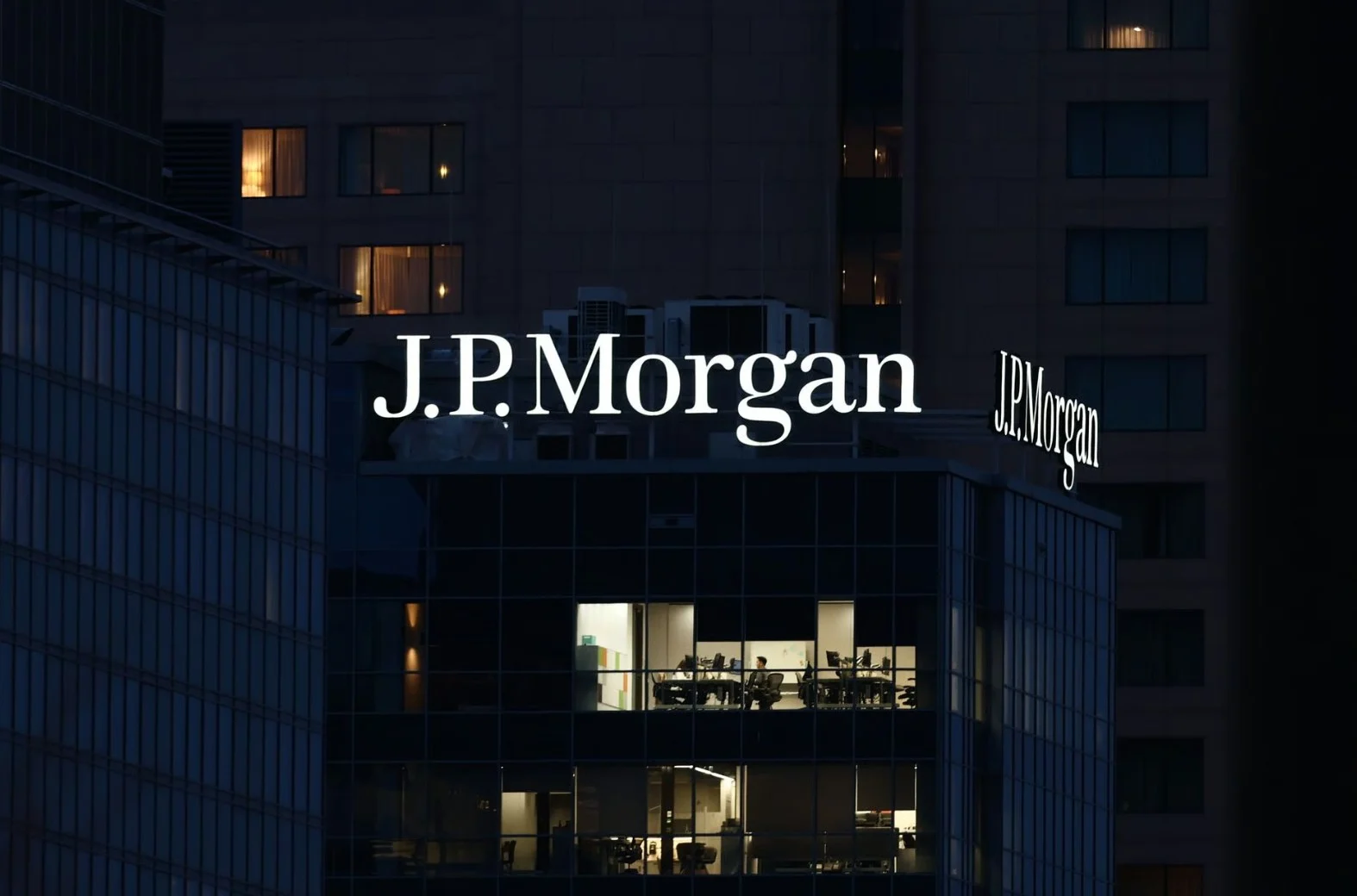 JPMorgan uważa, że roboty będą tańsze niż pracownicy w fabrykach / Fot. NurPhoto