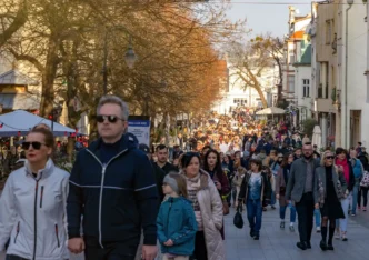 Ponad połowa badanych akceptuje m.in. wyższą daninę solidarnościową / Fot. Konoplytska, Shutterstock