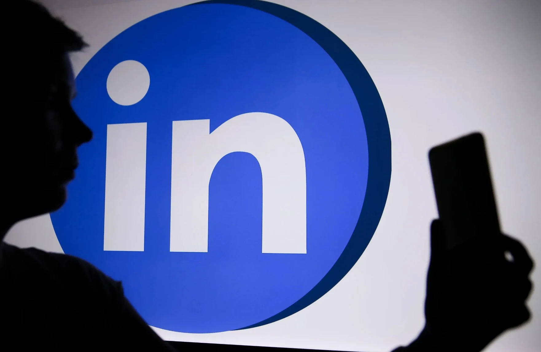 LinkedIn pozwoli na oznaczanie treści słabej jakości, tzw. AI slopu