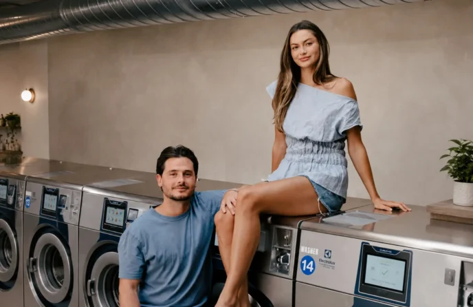 Ben Razin i Ireland McCaughey postawili na pralnię samoobsługową / Fot. Launderette