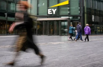 EY stosuje ciekawe podejście dot. sztucznej inteligencji i wynagradzania pracowników